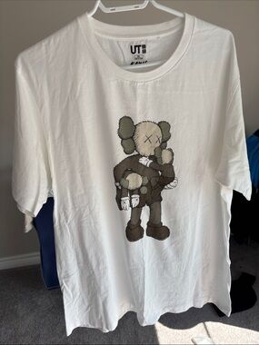 UNIQLO UT x KAWS Graphic T-Shirt White XL
